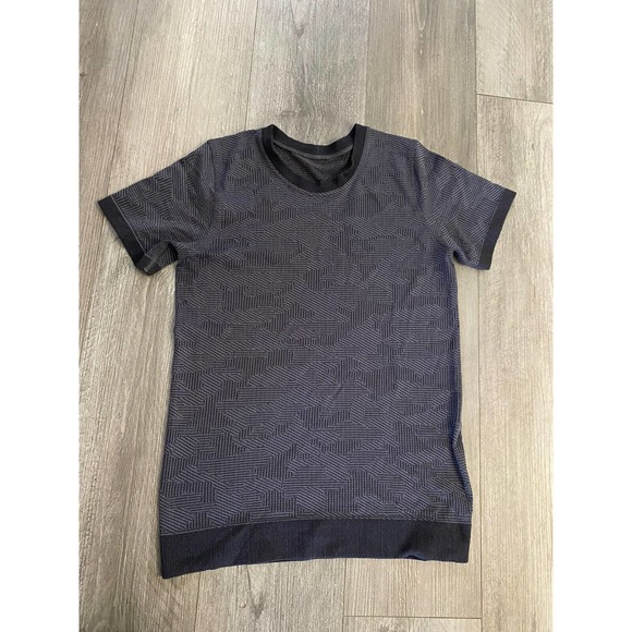 Lululemon Women's Black Camo Active T-Shirt Swiftly Material - Picture 2 of 4